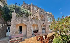 Contessa Apartments